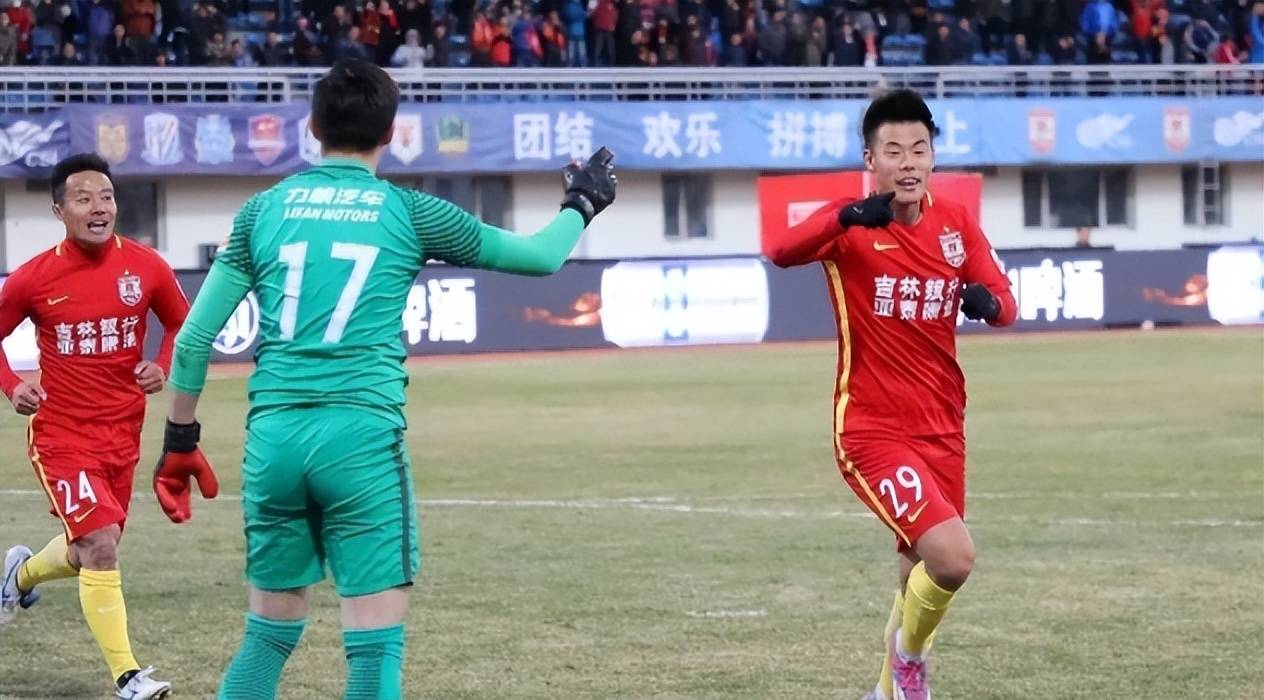 中超冠军之争如日中天，各队备战如火如荼