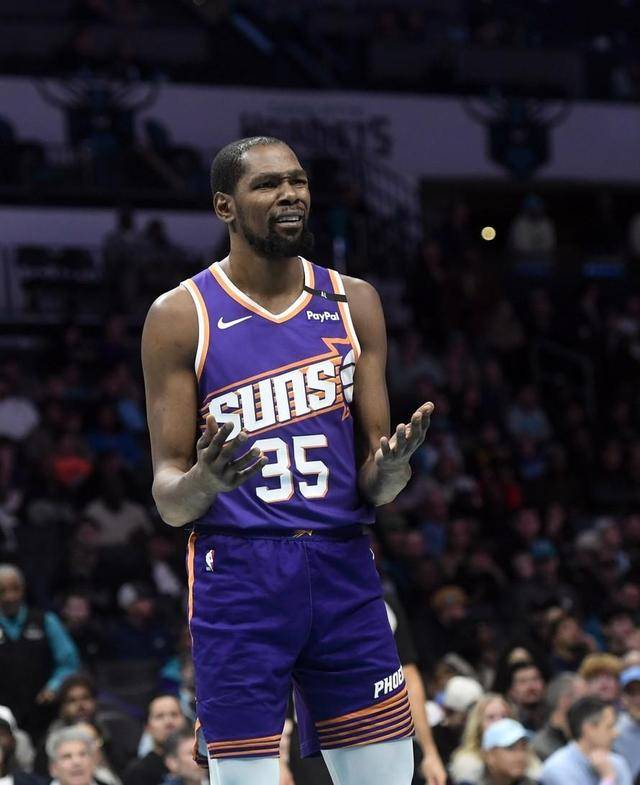 黄蜂三巨头联手，状态爆棚得分突破，狂砍50分冲击季后赛！的简单介绍