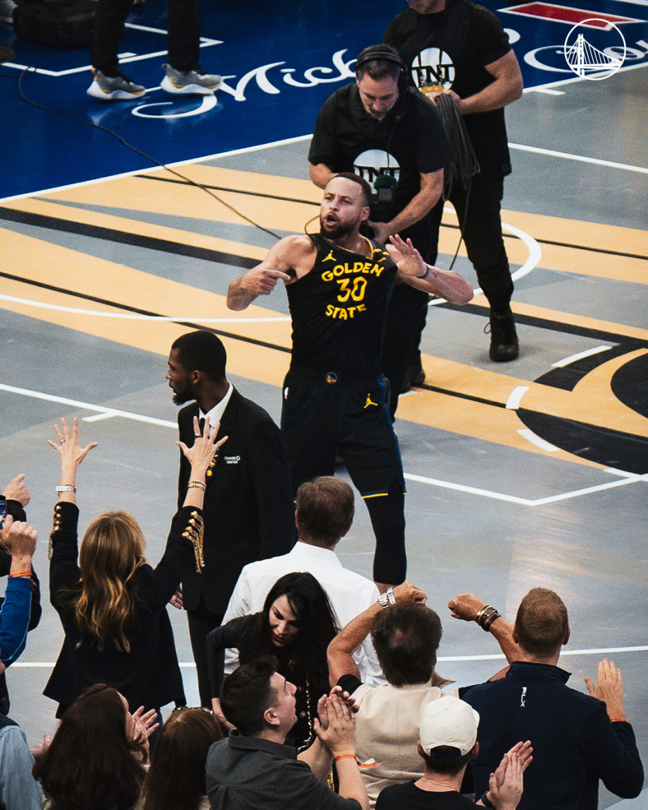 独行侠险胜库里，连续三场30+关键表现点燃全场！