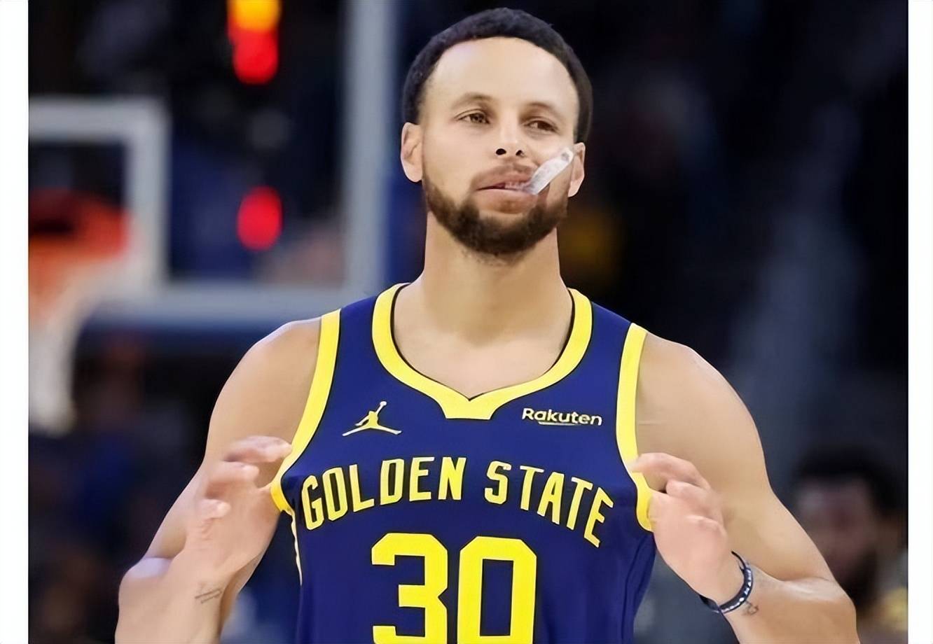 库里回归赛场，大胜首场状态亮眼，DWG观众沸腾！