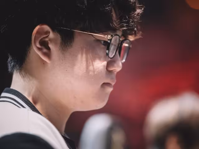 TheShy在C9比赛中战术调整，反败为胜引发热议！上演精彩一战的简单介绍